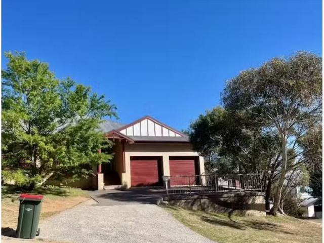 Cozy 5 Jillamatong Street, Jindabyne House for rent Listed by.