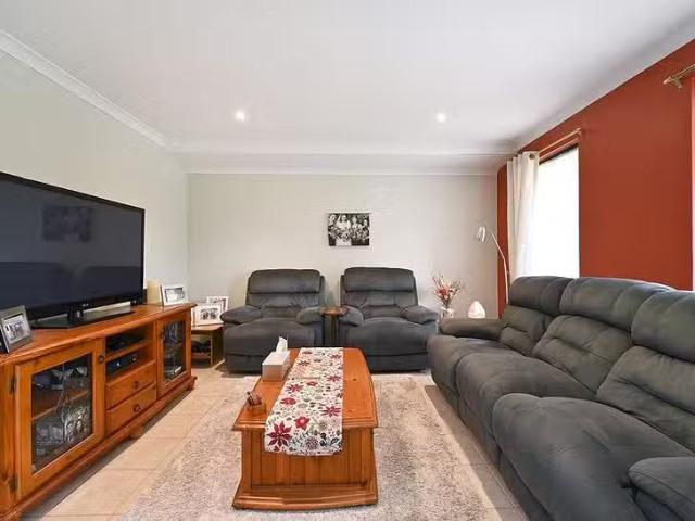 Cozy 5 Moate Lane, Ridgewood, WA 6030