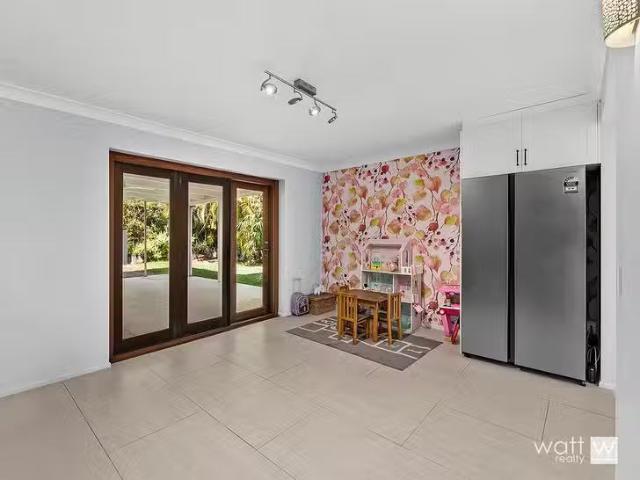 Unique 5 Macnee Street, Mcdowall, QLD 4053