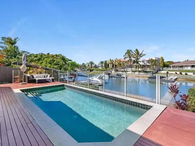 Cozy 5 Selkirk Avenue, Benowa, QLD 4217