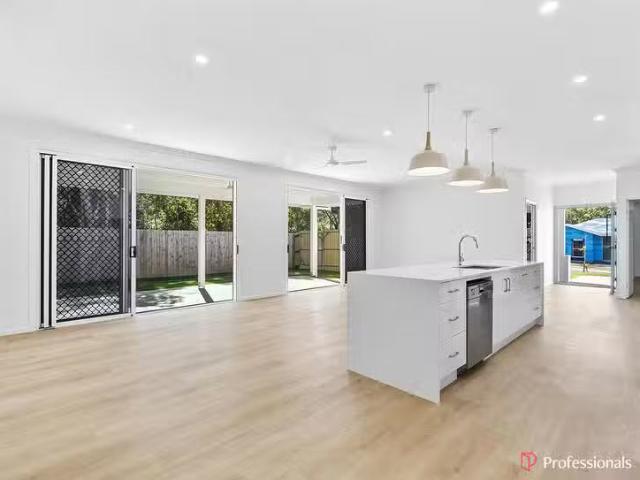 Unique 5 Paros Avenue, Taranganba, QLD 4703