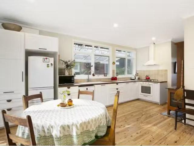 Just in! 5 William Street, Avalon Beach Townhouse for rent Li.