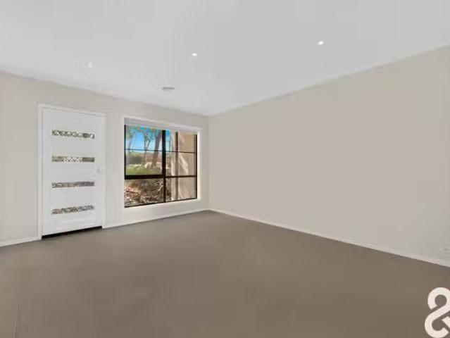 Nice 5 Taupo Court, South Morang VIC 3752