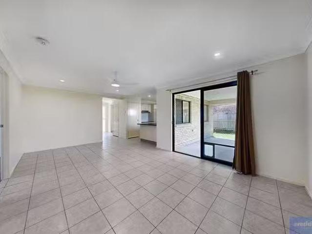 Unique 5 Turner Court, Marsden, QLD 4132