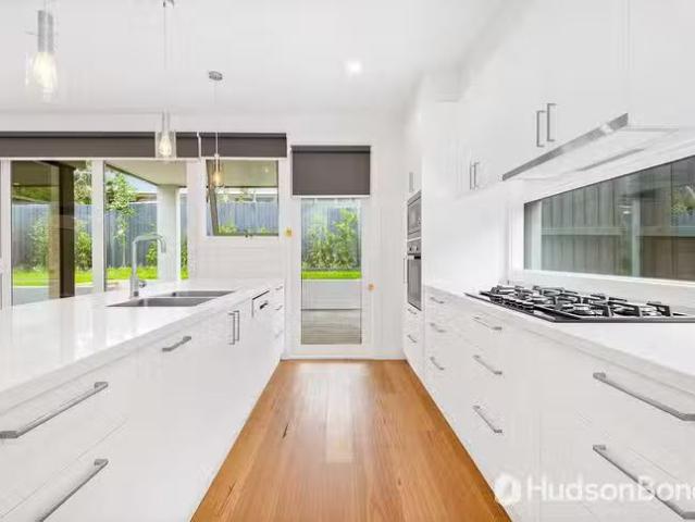 Charming 5A Newbury Close, Templestowe Lower, VIC 3107