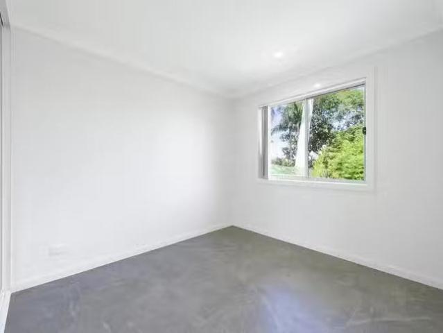 Deal! 5A Knox Street, Pendle Hill, NSW 2145