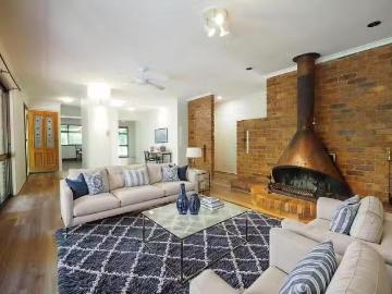 Charming 64 Mount Glorious Road, Samford Village, QLD 4520