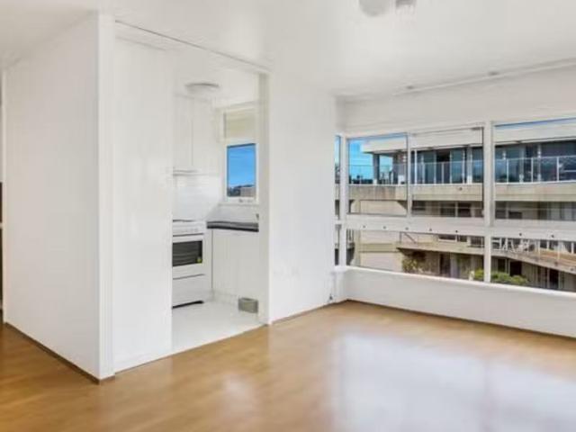 Deal! 65/51 Roslyn Gardens, Elizabeth Bay NSW 2011