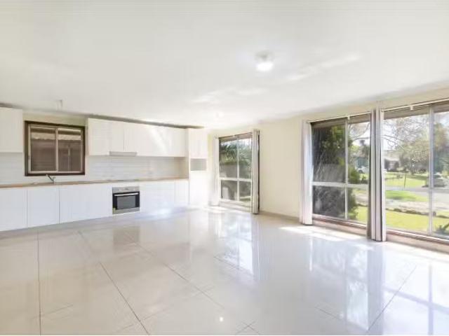 Cheap 66 Coronation Grove, CAMBRIDGE GARDENS House for rent L.