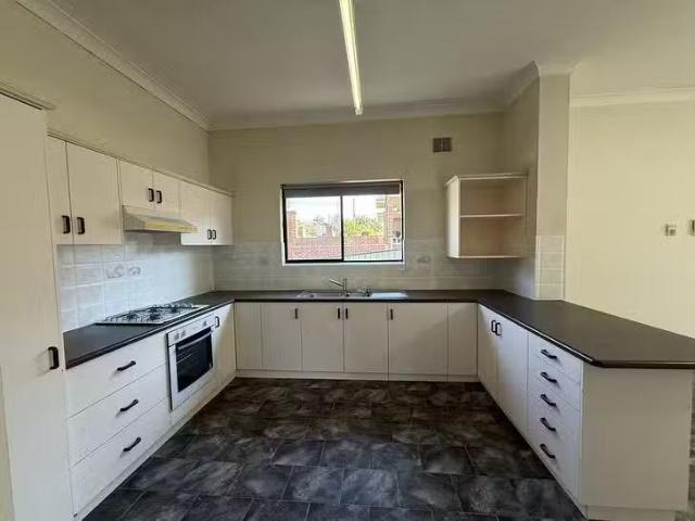 Cozy 672 Centaur Road, Lavington, NSW 2641