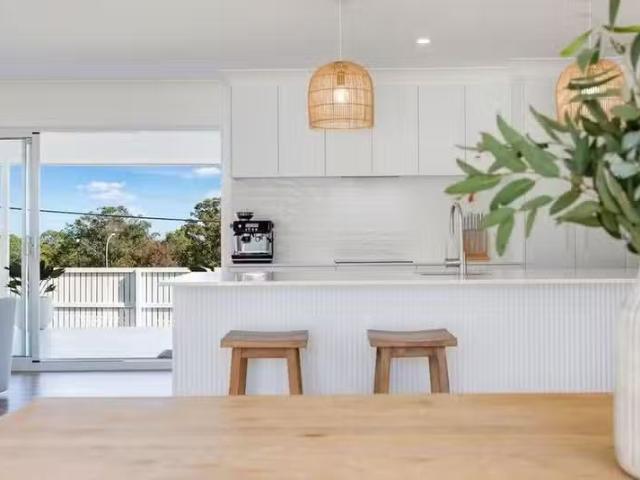 Cozy 67 Tantula Road West, ALEXANDRA HEADLAND, QLD 4572 Hous.