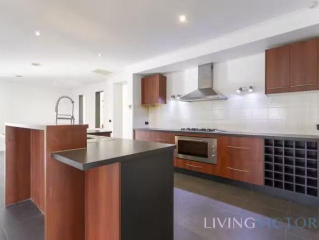 Cheap 68 Barringo Way, Caroline Springs VIC 3023