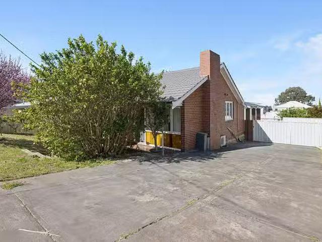 Deal! 60 Francis Avenue, Karrinyup, WA 6018