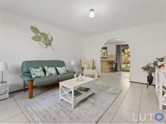 Just in! 6/10 Ashby Circuit, Kambah Townhouse for rent Listed.