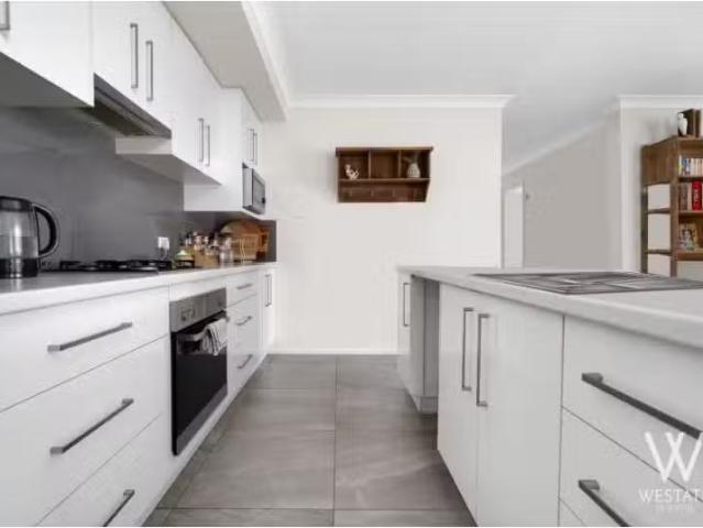Unique 61 Ashworth Drive, Kelso House for rent Listed by Leas.