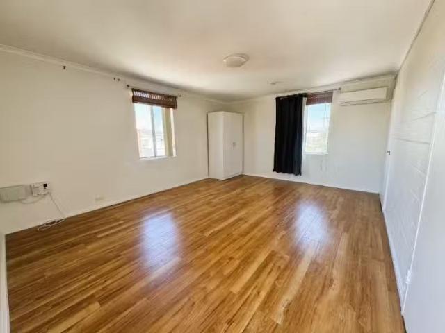 Just in! 6/22 Carrington Street, QUEANBEYAN EAST Apartment for.