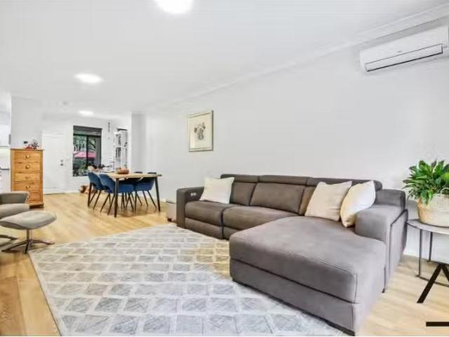 Just in! 62/49 Henderson Road, Alexandria Apartment for rent.