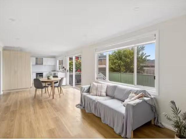Cheap 62B Storey St, Fairy Meadow House for rent Listed by St.