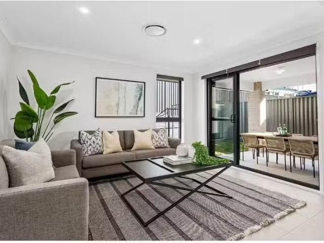 Cozy 6 Cobargo Street, TULLIMBAR House for rent Listed by Sha.