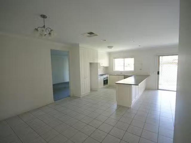 Cozy 6 Cromer Fairway, West Wodonga, VIC 3690