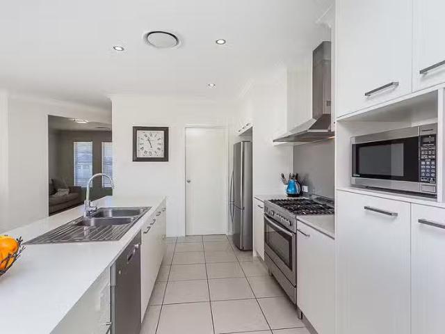New 6 birdatoo Street, Upper Kedron, QLD 4055