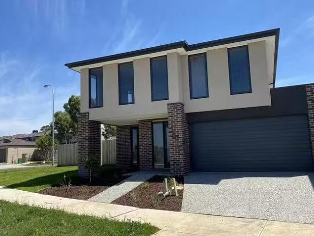 Unique 6 BR 1 Camaro Drive, Cranbourne East, VIC 3977