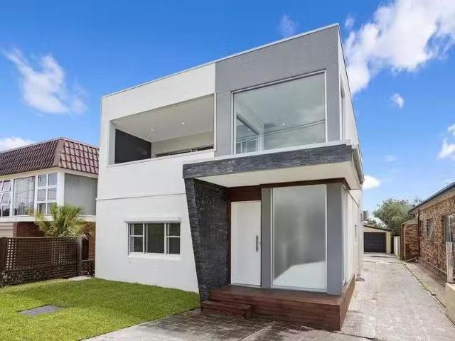 Unique 6 BR 88 General Holmes Drive, KYEEMAGH House for rent.