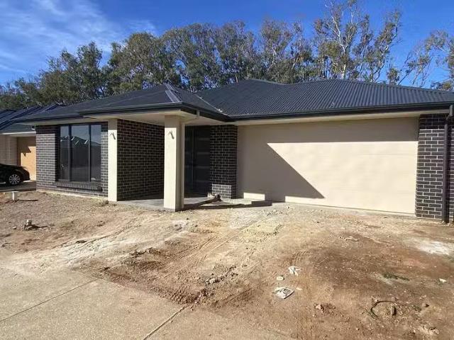 Deal! 6 Glenthorne Crescent, Andrews Farm, SA 5114