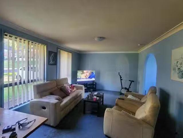 For Rent! 6 Dolge Place, Ambarvale, NSW 2560