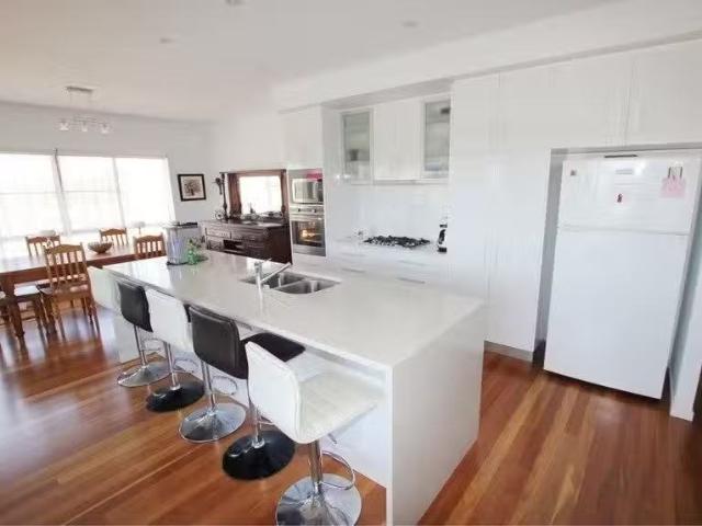 Deal! 6 Discovery Crescent, ROSSLYN, QLD 4703 House for Rent