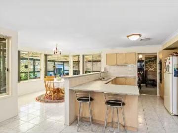 Charming 6 Duntroon Close, Hamlyn Terrace House for rent List.