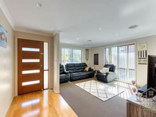 Cozy 6 Elia Ware Crescent, Bonner House for rent Listed by Am.