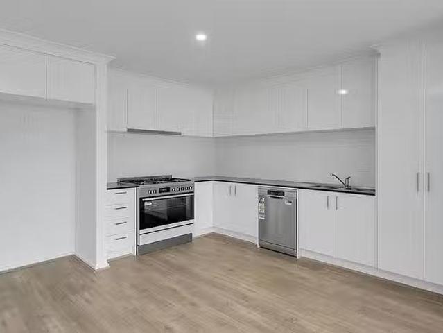 Cozy 6 Heritage Way, Officer, VIC 3809