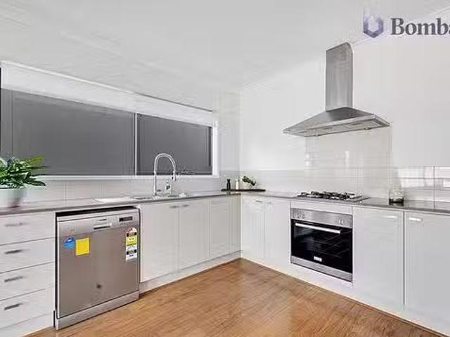 Deal! 6 Leicester Way, Mickleham, VIC 3064