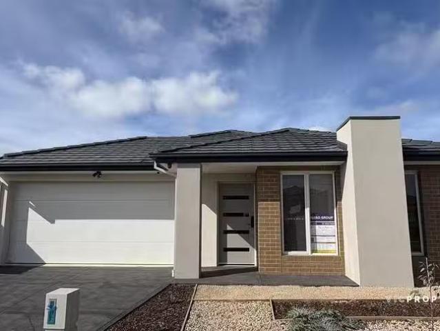 Rental! 6 Maggie Crescent, Mambourin, VIC 3024