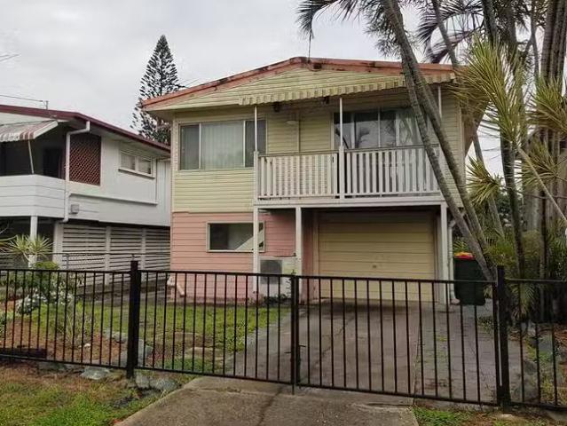 For Rent! 6 Short Street, Woody Point, QLD 4019