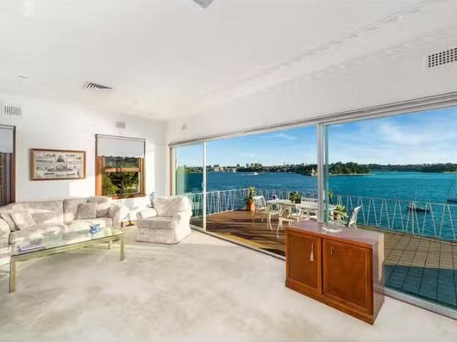 Cheap 6 West Crescent Street, Mc Mahons Point House for rent.