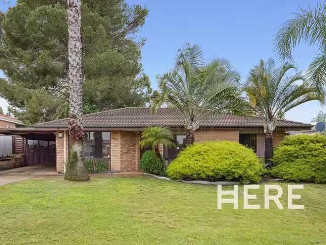 Nice 6 Tarndale Way, South Lake, WA 6164