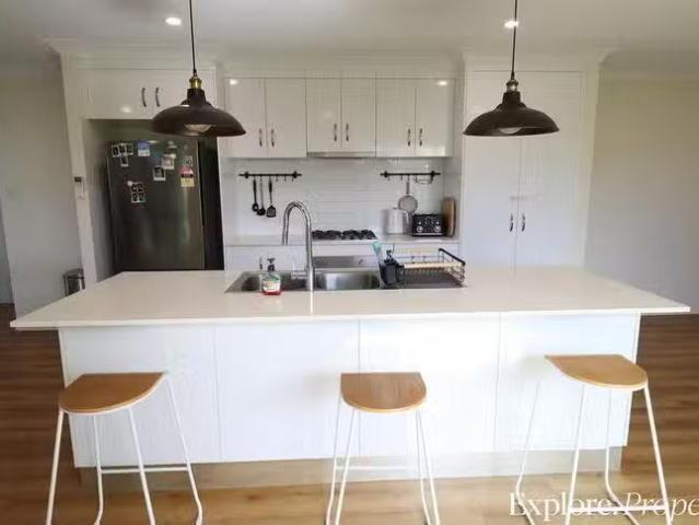Deal! 6 Thorn Avenue, Rural View, QLD 4740