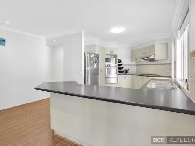 Nice 6 Trieste Way, Point Cook, VIC 3030