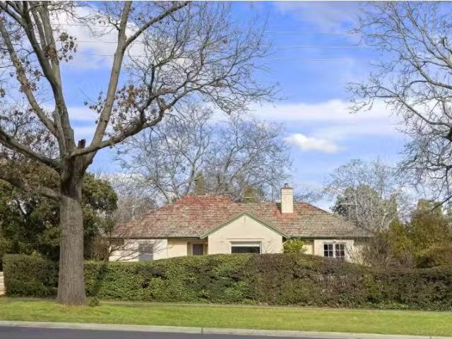 Unique 6A Chisholm St, Ainslie House for rent Listed by Taye.