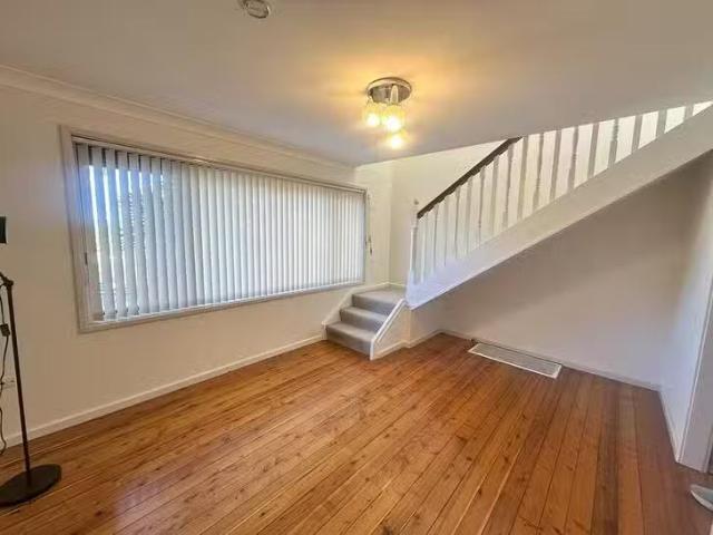 Rental! 76 Beatus Street, Unanderra, NSW 2526