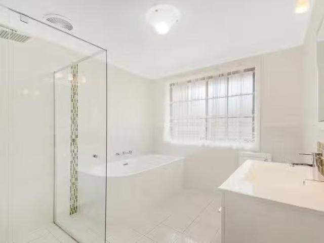 Deal! 79 Greenwich Road, Greenwich, NSW 2065