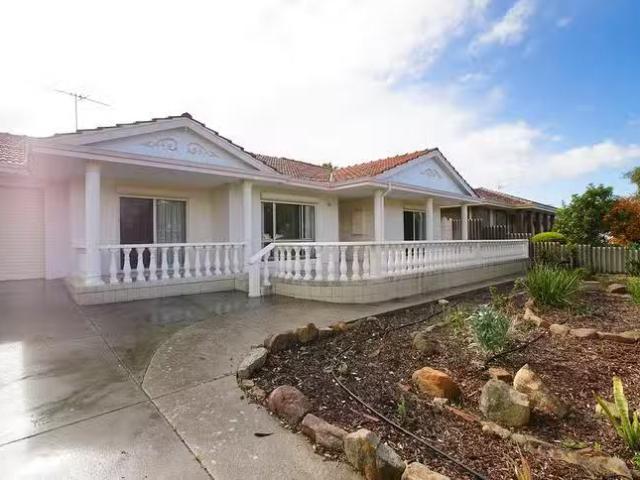 Cozy 70 Barrington Street, Spearwood, WA 6163