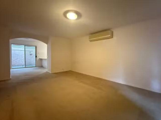 Charming 7/110 Delbridge Drive, Sydenham VIC 3037