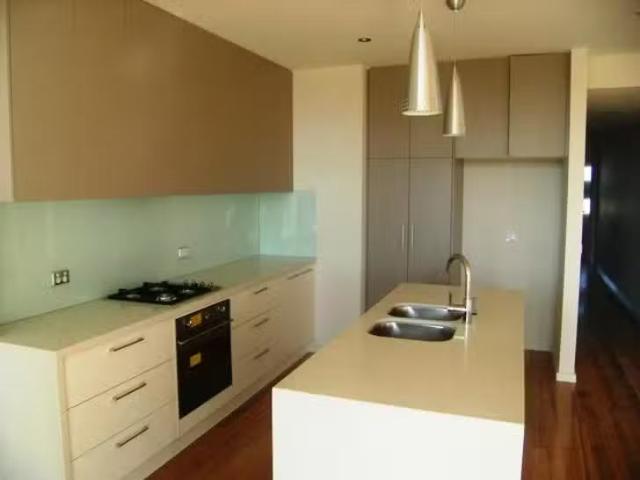 Cheap 7/2 The Esplanade, Caroline Springs, VIC 3023