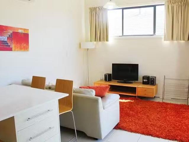 Deal! 7/3 Nuyts Street, Red Hill, ACT 2603
