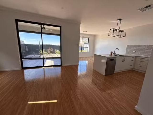 Deal! 73 Amblemead Drive, Mount Barker, SA 5251