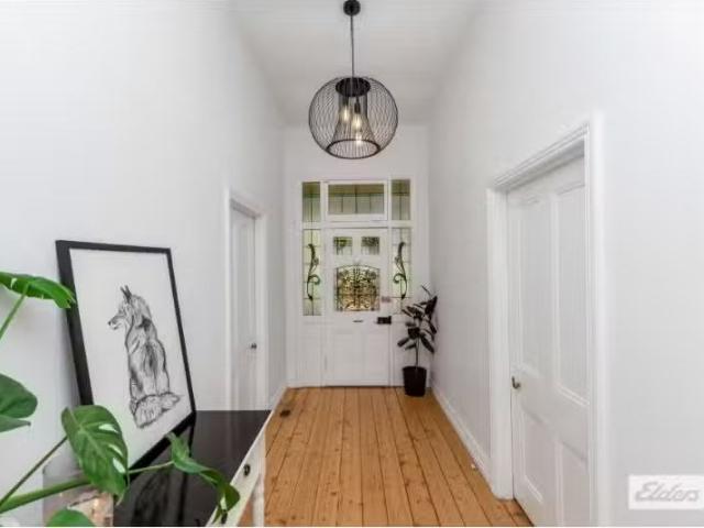 Deal! 7 Carolin Street, Flora Hill House for rent Listed by E.