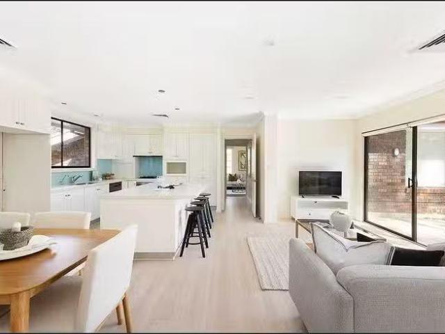 Just in! 7 Aminya Place, St Ives, NSW 2075